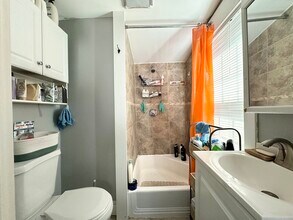 74 Gardner St in Boston, MA - Foto de edificio - Building Photo