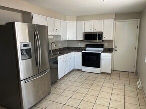 1009 Kane Dr in Longmont, CO - Building Photo - Building Photo