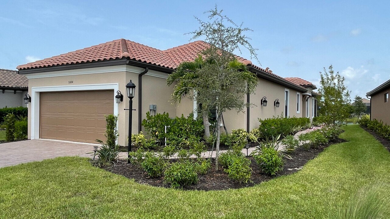 5364 Bartolomeo St in Sarasota, FL - Building Photo