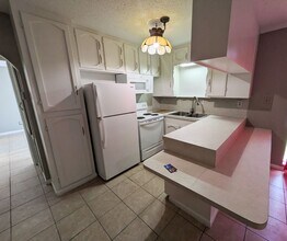 6165 Coolidge Blvd in Groves, TX - Foto de edificio - Building Photo