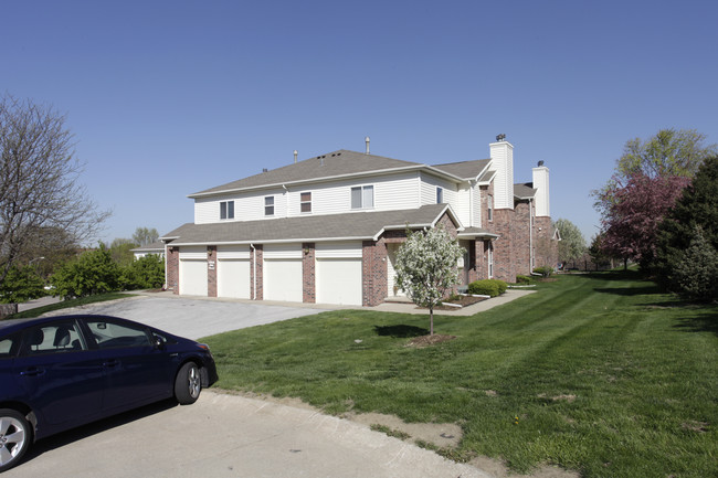 Crown Park by Broadmoor in Omaha, NE - Foto de edificio - Building Photo