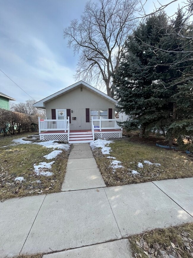 property at 915 S Kline St