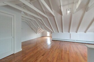 23 Berkeley Ave, Unit 2 in Newport, RI - Building Photo - Building Photo