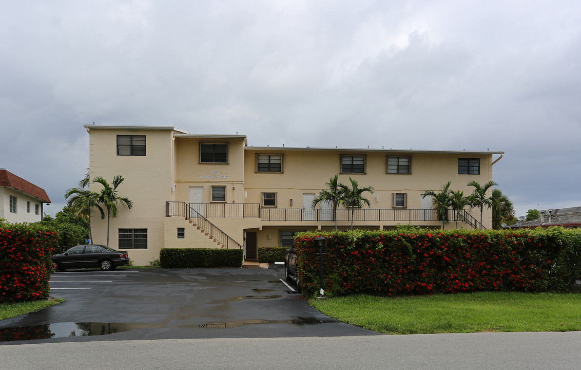 833 NE 18th Ct in Fort Lauderdale, FL - Foto de edificio