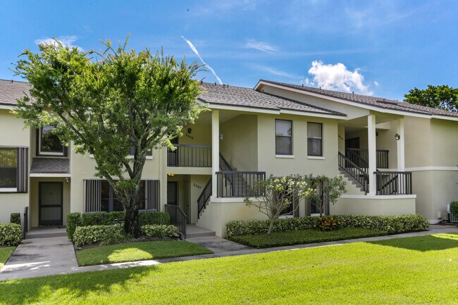 2306 Fairway Dr S in Jupiter, FL - Foto de edificio - Building Photo