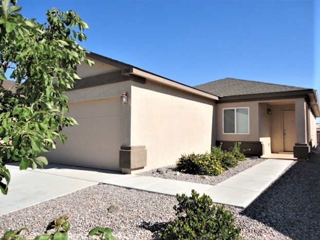 3748 Clear Creek Rd NE in Rio Rancho, NM - Building Photo