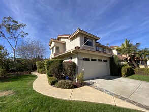 2106 Summerhill Dr in Encinitas, CA - Foto de edificio - Building Photo