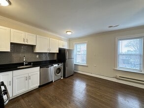 2127 N Dayton St, Unit 308 in Chicago, IL - Foto de edificio - Building Photo