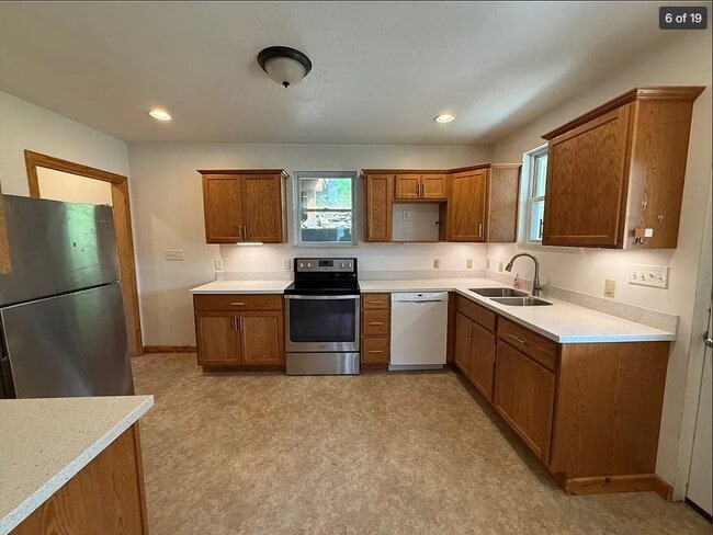 635 Valley St in Oakmont, PA - Building Photo - Building Photo