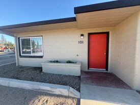 109 8th St in Greenfield, CA - Building Photo
