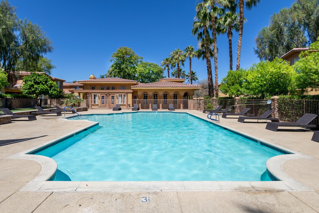 Canterra in Palm Desert, CA - Foto de edificio