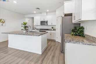 946 Osprey Dr in Lathrop, CA - Building Photo - Building Photo