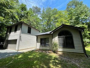 134 Windsor Cir in Chapel Hill, NC - Foto de edificio - Building Photo