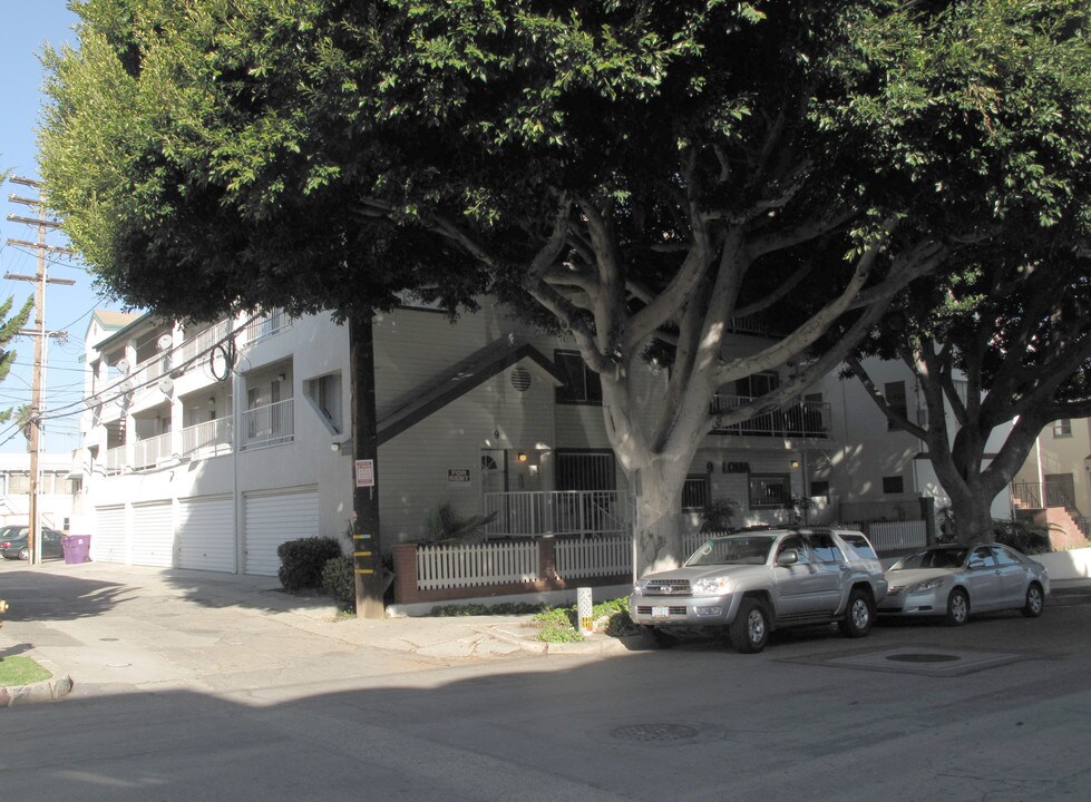 9 LOMA AV in Long Beach, CA - Foto de edificio