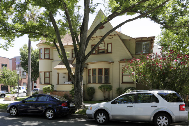 2600 N St in Sacramento, CA - Foto de edificio - Building Photo