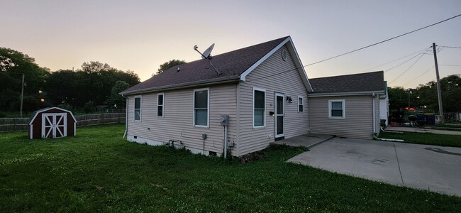 322 N Prairie St in Liberty, MO - Building Photo - Building Photo