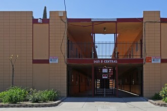 Navarro's Apartments in Visalia, CA - Building Photo - Building Photo