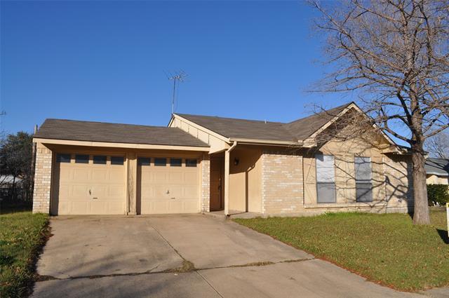 1322 S San Saba St in Grand Prairie, TX - Building Photo