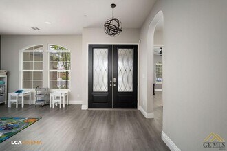 2917 Barrowby St in Bakersfield, CA - Building Photo - Building Photo