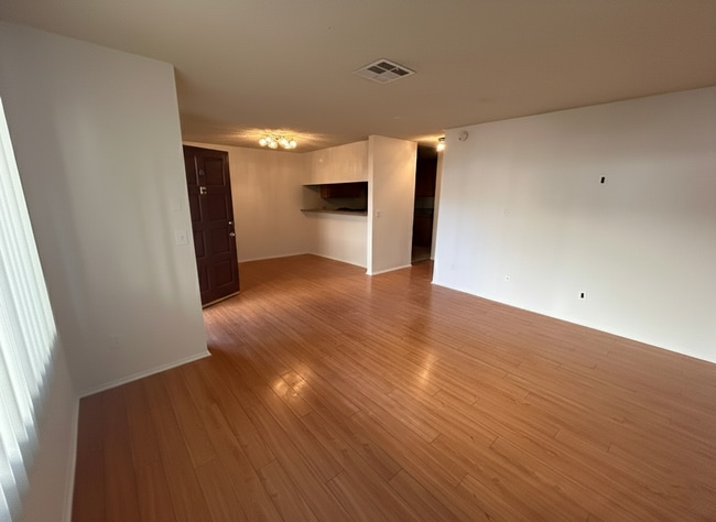 10318 Commerce Ave in Los Angeles, CA - Building Photo - Building Photo