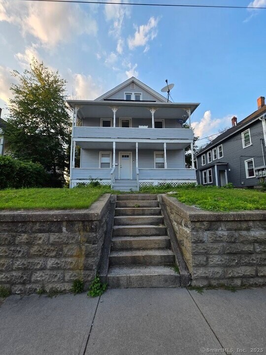 68 James St in Torrington, CT - Building Photo