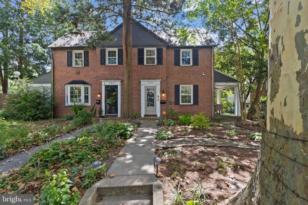 741 E Lake Ave in Baltimore, MD - Building Photo