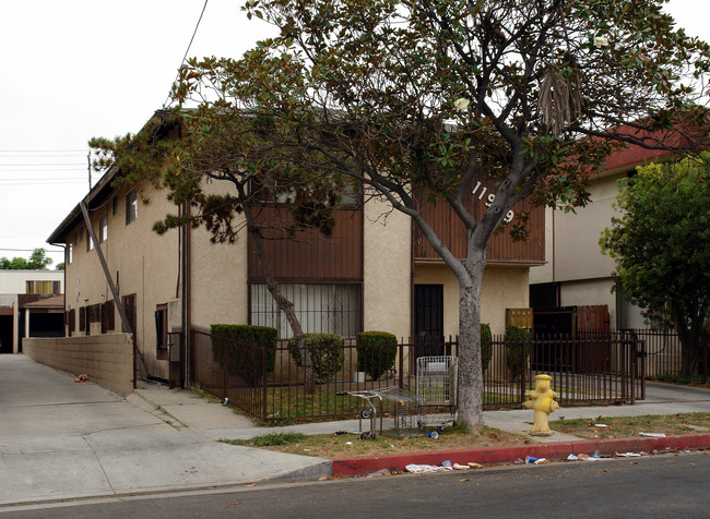 11929 Gale Ave in Hawthorne, CA - Building Photo - Building Photo