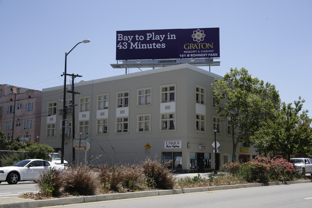 San Pablo Apartments in Emeryville, CA - Foto de edificio