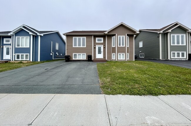 property at 39 Orlando Pl