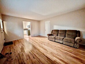 1806 SE Sherrett St in Portland, OR - Building Photo - Building Photo