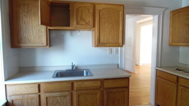 90 Maple St, Unit 4 in Malden, MA - Building Photo - Building Photo