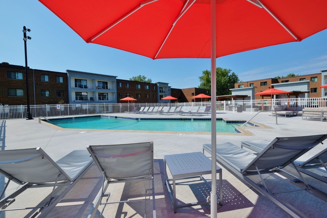 Shelard Village Apartments in St. Louis Park, MN - Building Photo