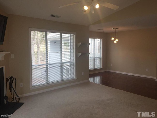 4601 Timbermill Ct-Unit -Apt 301 in Raleigh, NC - Foto de edificio - Building Photo