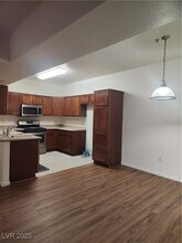2291 W Horizon Ridge Pkwy in Henderson, NV - Building Photo - Building Photo