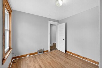 389 E 160th St in Cleveland, OH - Building Photo - Building Photo