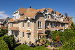 3385 Des Outardes Rue in St. Laurent, QC - Building Photo