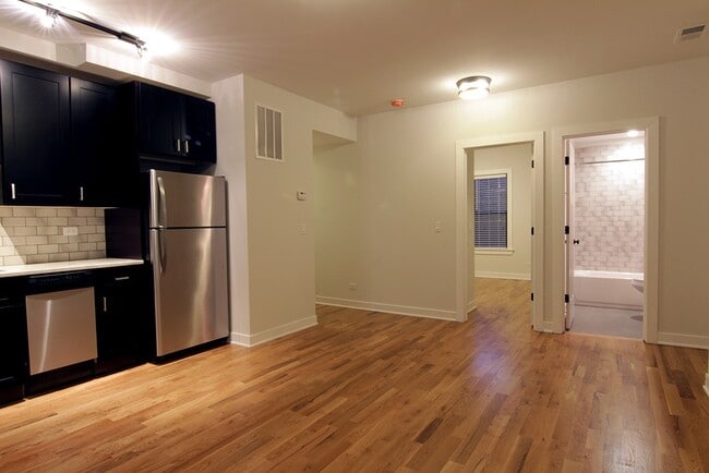 2224 W Eastwood Ave, Unit J05P