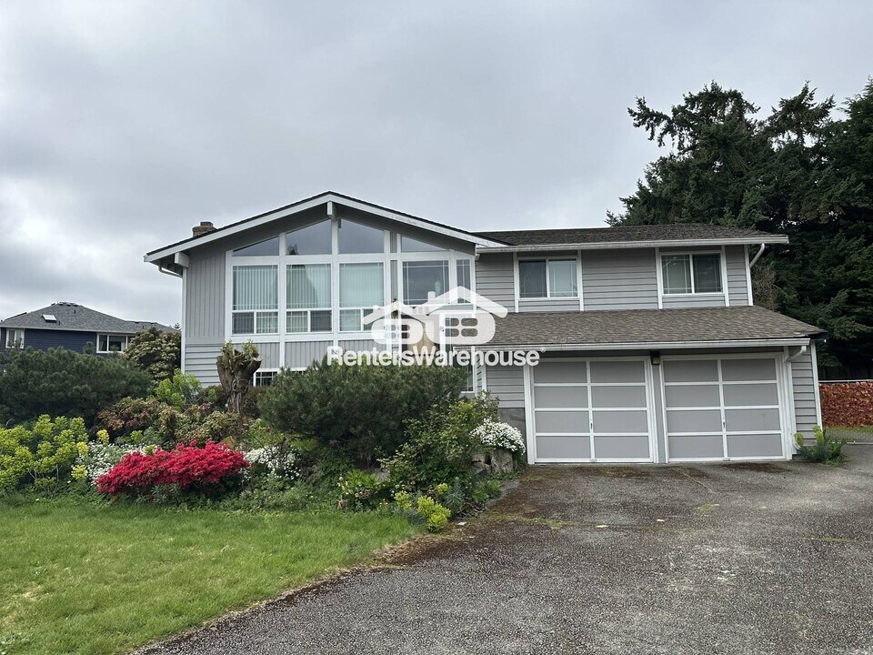955 Anacortes Ct NE in Renton, WA - Building Photo