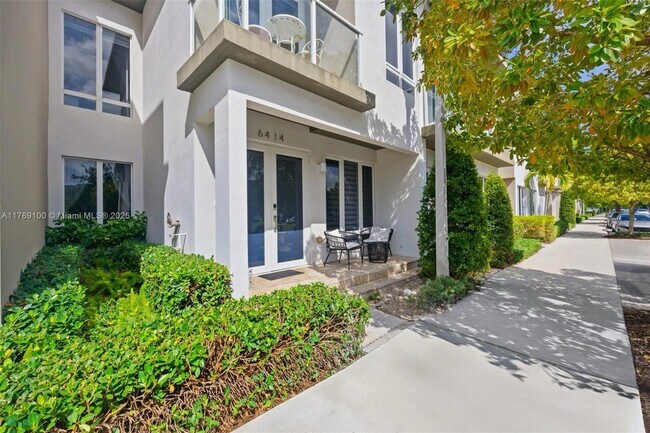 6414 NW 104th Path