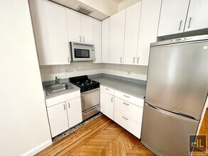 117 W 13th St in New York, NY - Building Photo - Building Photo