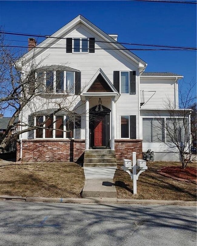 12 East Ave Rentals in Lincoln, RI