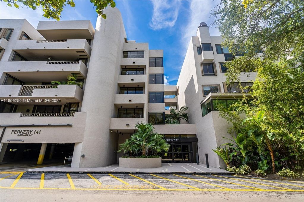 141 Crandon Blvd, Unit 344 in Key Biscayne, FL - Foto de edificio