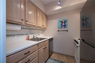 320 Fort Duquesne Blvd, Unit 14 O in Pittsburgh, PA - Building Photo - Building Photo