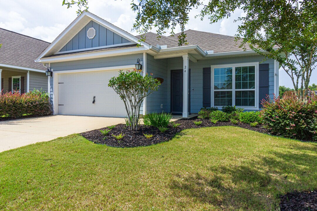 24 Mary Ellen Way in Freeport, FL - Building Photo