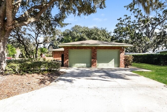 property at 15824 Fairview Point