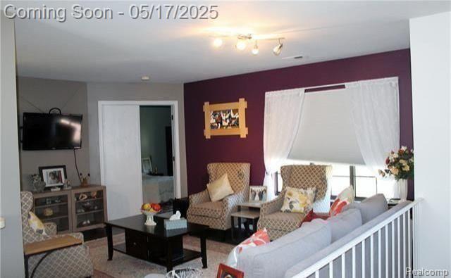 1550 Meadowside Dr in Rochester Hills, MI - Building Photo - Building Photo