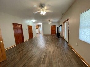 109 S Howard St in Flora, IN - Building Photo - Building Photo