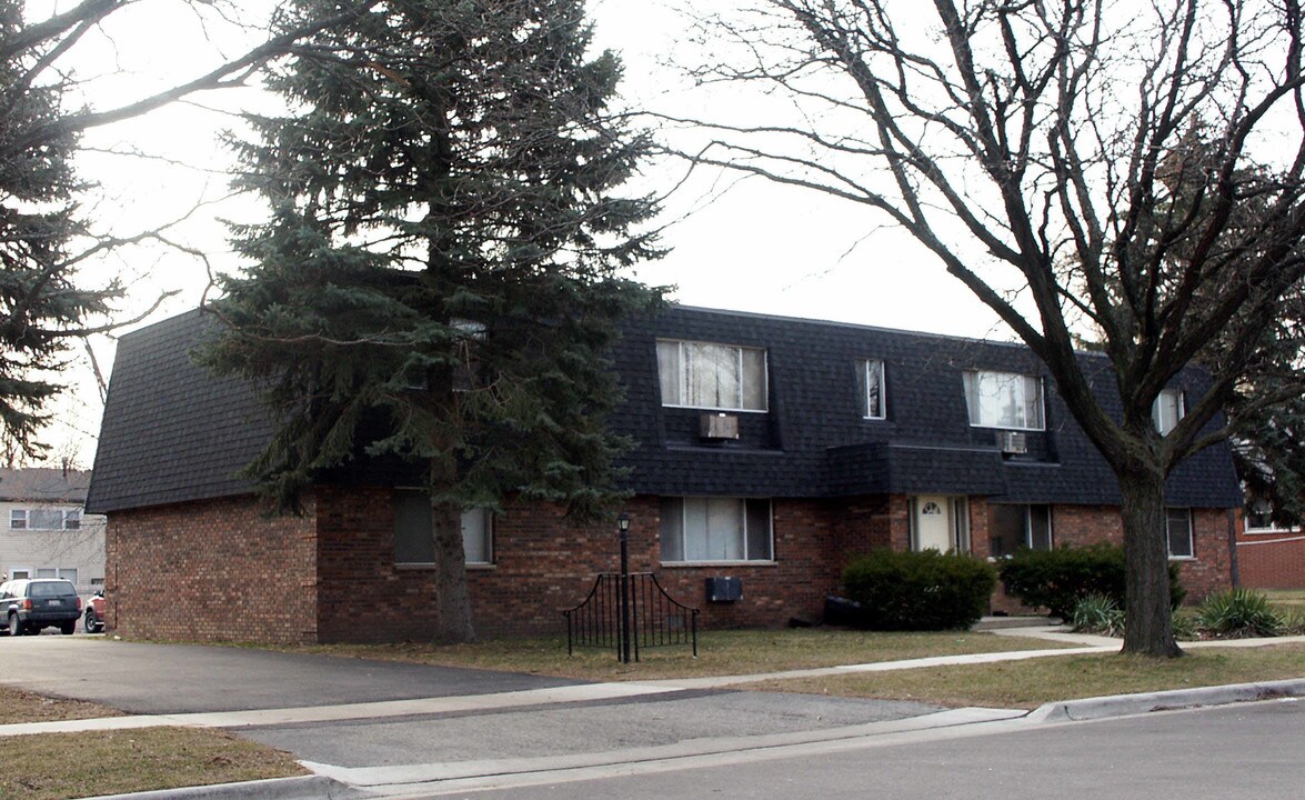 1035-1051 Todd Farm Dr in Elgin, IL - Foto de edificio