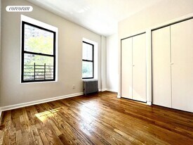 31 Oliver St in New York, NY - Building Photo