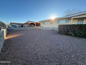 10180 Saigon Dr in El Paso, TX - Building Photo - Building Photo